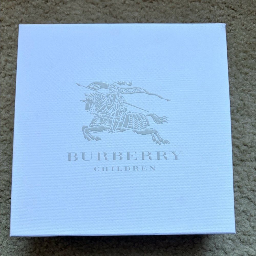 Burberry Gray Baby Set with Checkered Detail. NIB. 9 months. - Picture 2 of 7